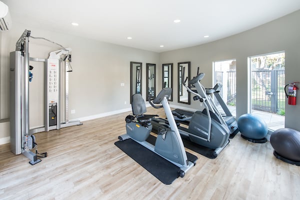 1000 Kiely - Amenities