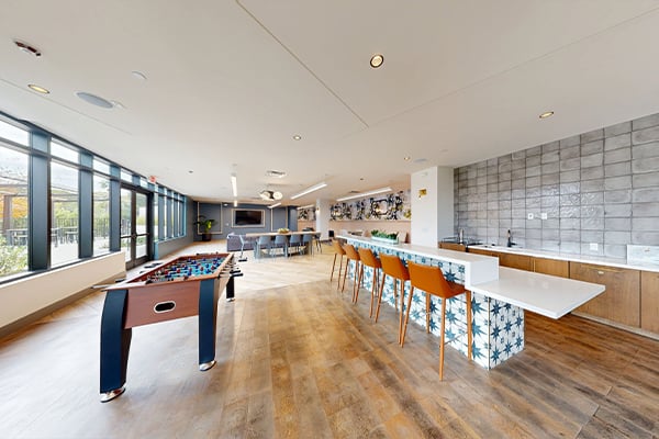 1250 Lakeside - Amenities