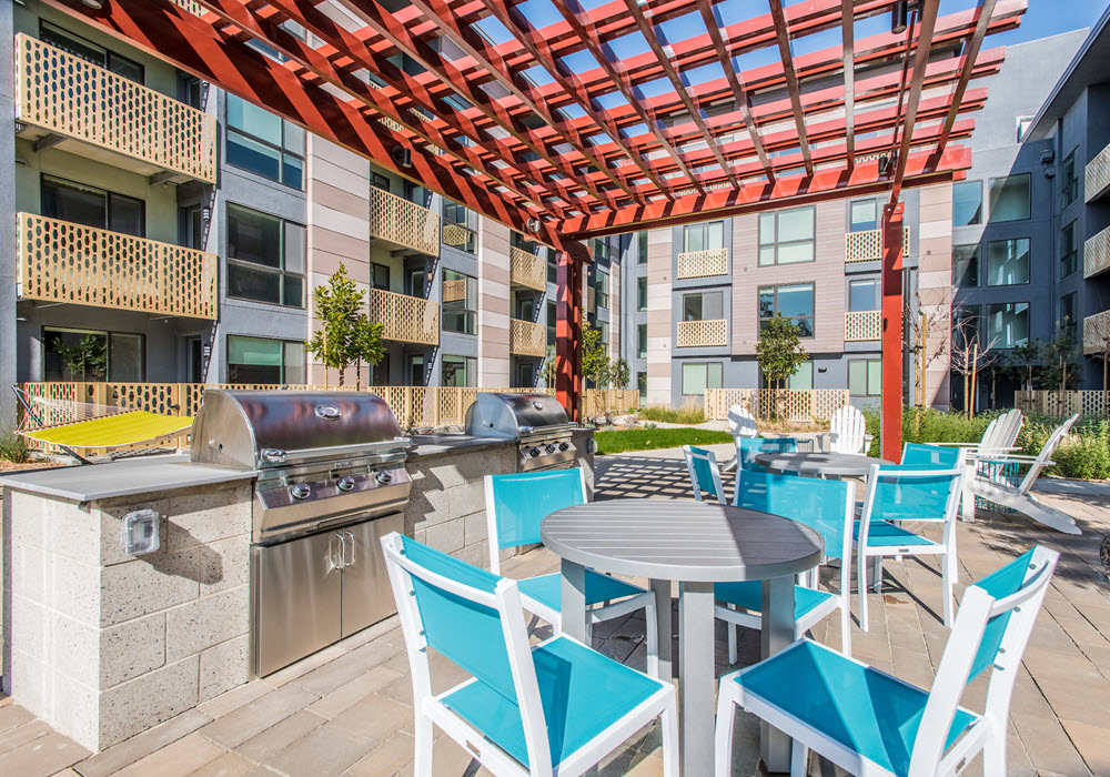 BBQ Area with picnic tables at Mylo Santa Clara.