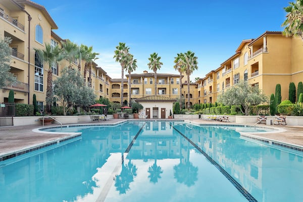 Santa Palmia at Palm Valley - Amenities