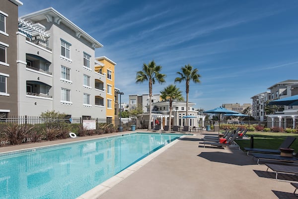 The Landing at Jack London Square - Amenities